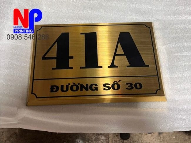 Bảng số nhà bằng đồng phù hợp với ai và nhu cầu nào?