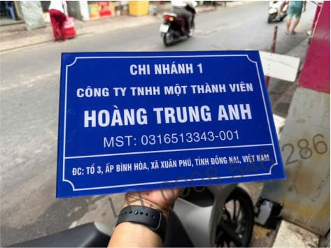 Bảng hiệu công ty mica