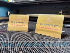 Bảng Để Bàn Inox – Sang Trọng, Chuyên Nghiệp Cho Văn Phòng