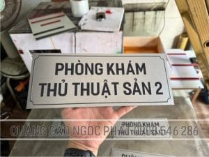 mẫu bảng tên phòng khám